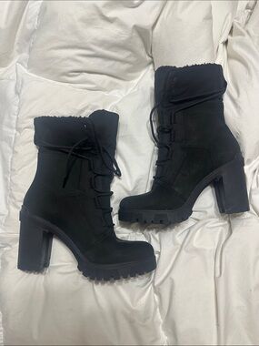 Timberland Black Lace-Up Chunky Heel Ankle Boots